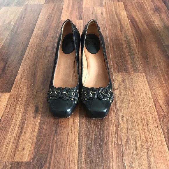 FRYE Andie buckle block heels. - Picture 1 of 3